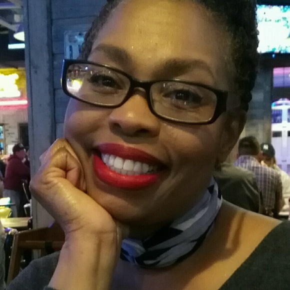 Meet your Posher, Cynthia - Picture 1 of 1